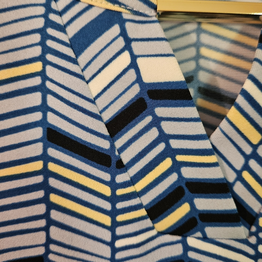 Liz Claiborne 2X Blue Chevron Cap Sleeve Blouse NWT - Picture 6 of 7